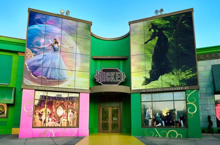 Glinda, Elphaba & Universal Orlando Resort: A Truly Wicked Experience