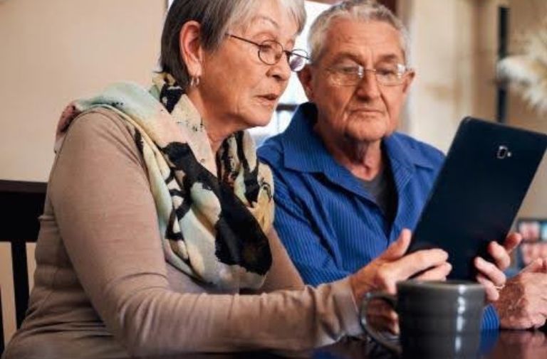 Mobile Medical Alert For Seniors: Simple Safety Guide