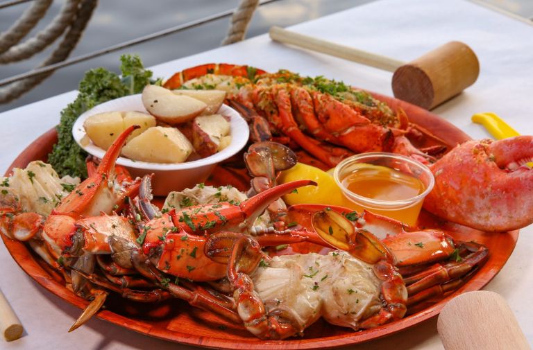 Rustic Inn’s Crabs and Pizza Fest Promise a Delicious February